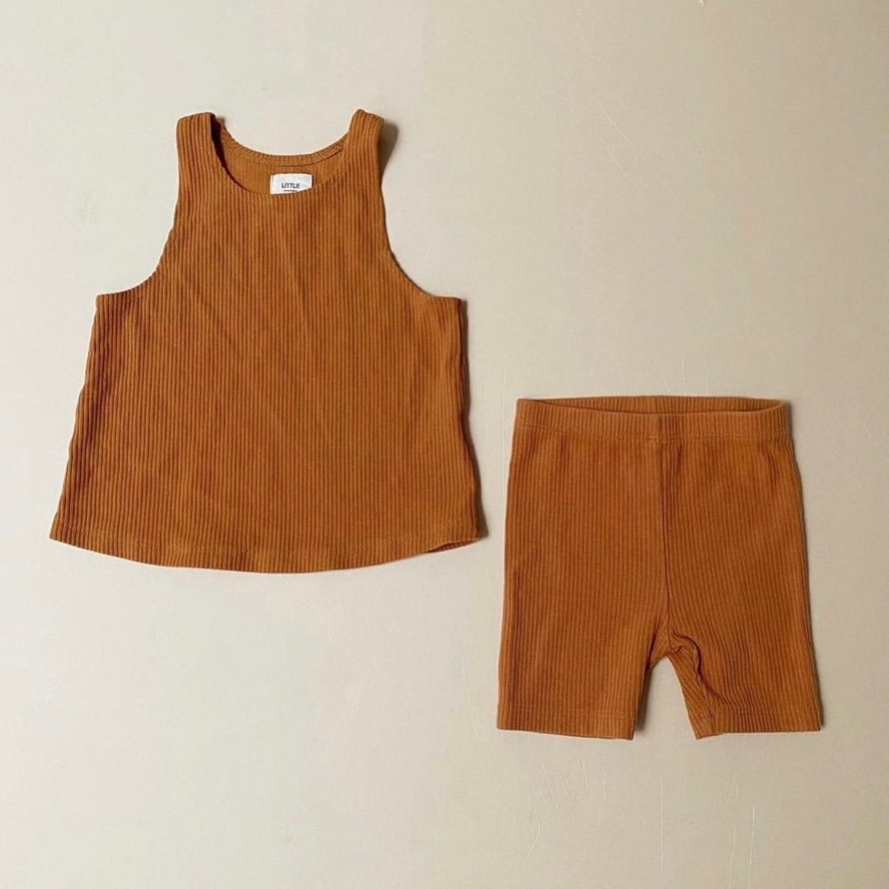 little urban apparel 1T tank and shirt set in rust
VGUC